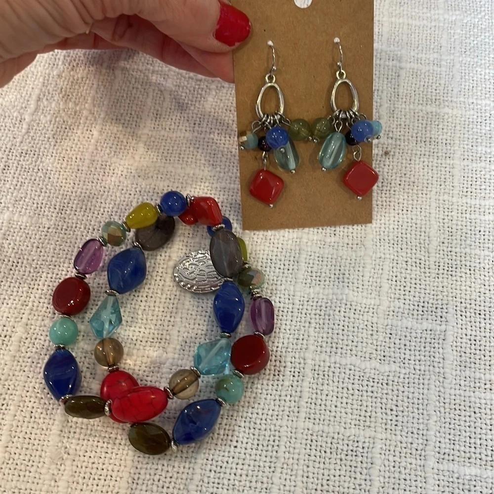 N/A both earrings